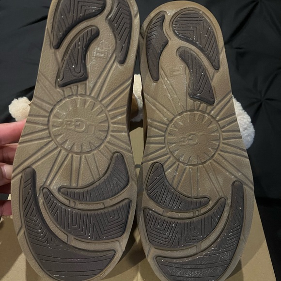 UGG Plumdale Cuff Short PomPom Boots Womens Size 8 Chestnut Color Style 1102933 - Picture 6 of 9